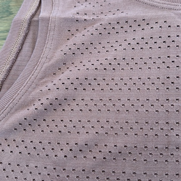 Lululemon tank - Picture 2 of 4